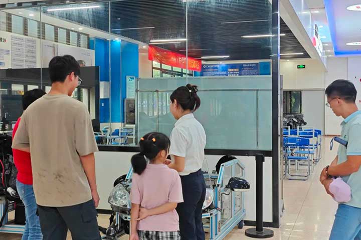 万通汽修学校
