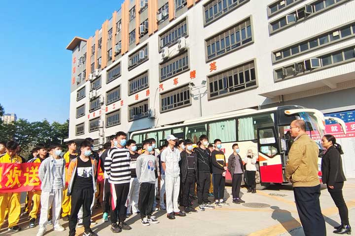 欢送学子赴广汽传祺就业