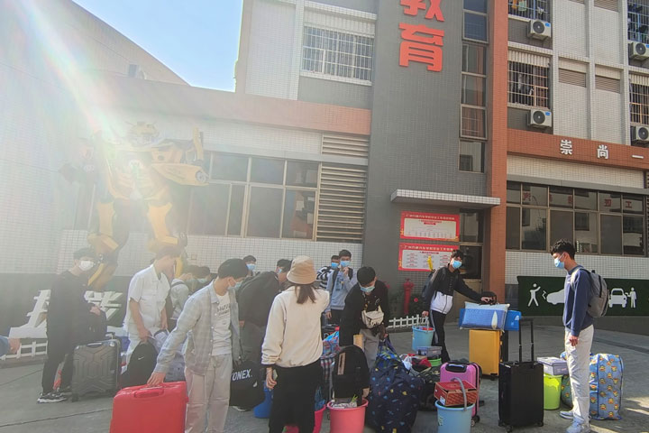 欢送学子赴广汽传祺就业